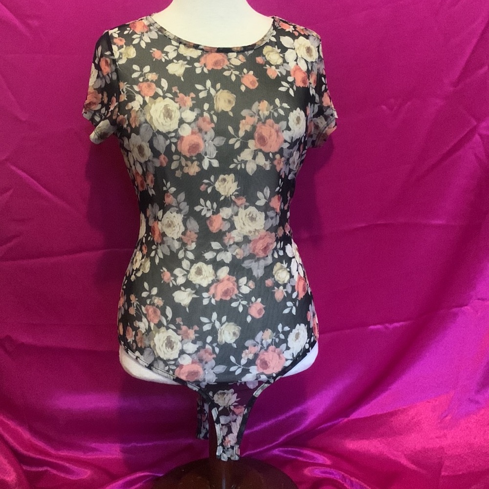 Size medium sheer floral bodysuit like new condition by Polly & Ester